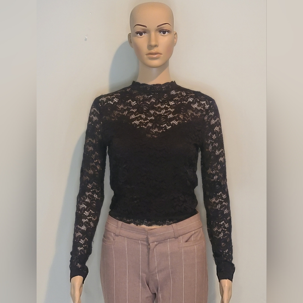Bebe lace black top